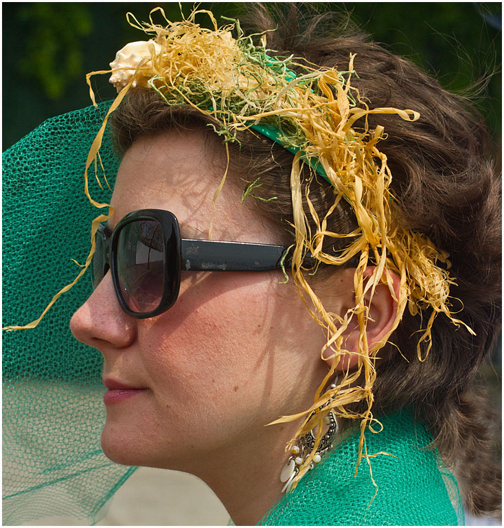 Lady in green no 1 pres s